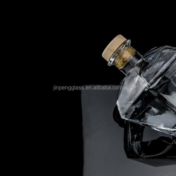 Glass Whiskey Bottle 700ml with Unique Diamond Shape and Customized Logo 2
