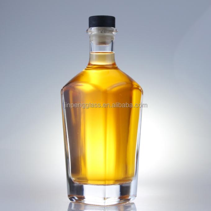 700 ml Square Gin Bottle with Cork Finish and Thick Bottom Made of Extra Flint Glass 2
