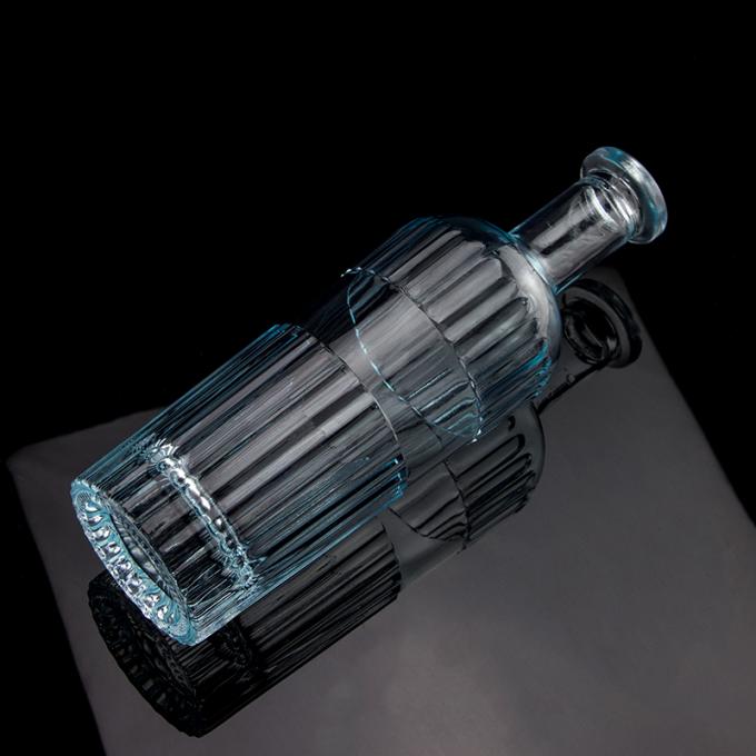 漂亮的浅蓝色750毫升75cl竖条伏特加瓶,盖子为透明玻璃 2