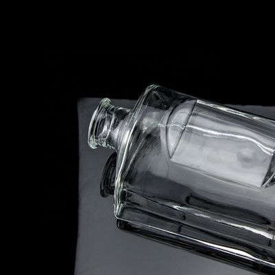 Customized Shape 750ml Vodka Glass Bottle with Cork Cap and Clear Finish in Round