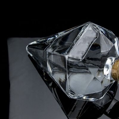 Glass Whiskey Bottle 700ml with Unique Diamond Shape and Customized Logo