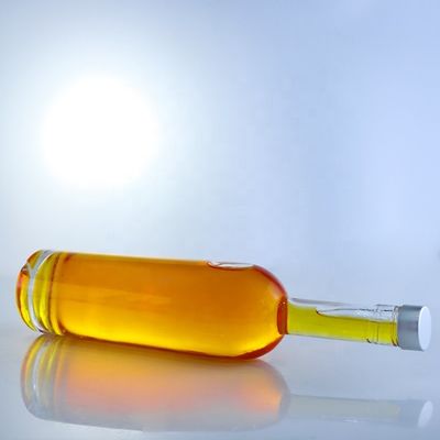 Customized Logo 700ml 750ml High Flint Round Shape Glass Bottle with Screw Top Finish