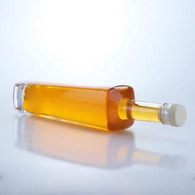 700ml High Flint Round Shape Liquor Glass Bottle with Custom Logo and Cork Top Finish