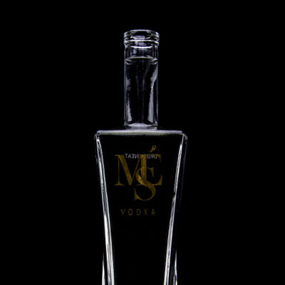 Exquisite Design Vodka Liquor Bottle Clear or Customized 750ml Glass Bottle with Cork