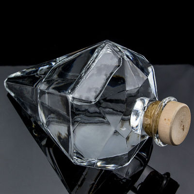 Popular Design Super Flint 700ml Vodka Glass Bottle with Cork and Transparent Glass