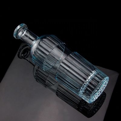 Pretty Light Blue 750ml 75cl Vertical Stripes Vodka Bottle With Lid Made of Clear Glass