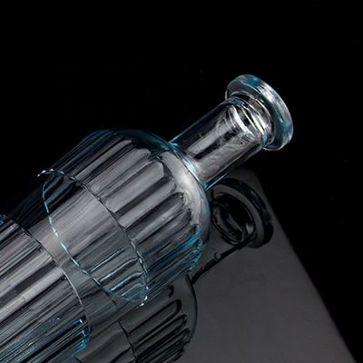 Pretty Light Blue 750ml 75cl Vertical Stripes Vodka Bottle With Lid Made of Clear Glass