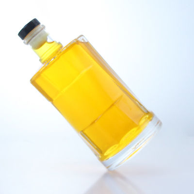 Clear Glass Bottle with Cork for Whisky Vodka Tequila Gin Rum Made in Clear or Customized