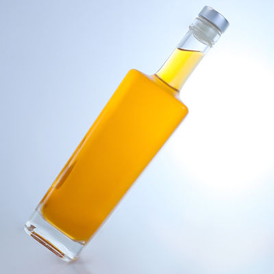 750ml Custom Shape Glass Spirits Bottle for Brandy Vodka Whisky Cork Top in Square Shape
