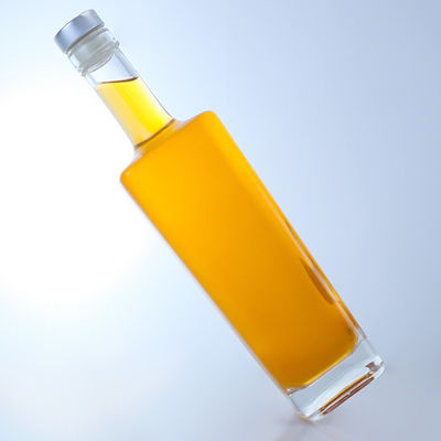 750ml Custom Shape Glass Spirits Bottle for Brandy Vodka Whisky Cork Top in Square Shape