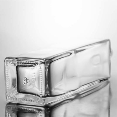 Body Material Glass 1000ml Square Shaped Whisky Bottle with High Flint and Cork