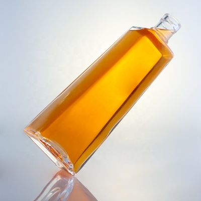 Customized Logo Clear Glass 750ml Whisky Bottle with Cork and Square Shape