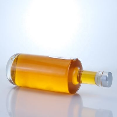 Transparent Glass Spirit Bottle with Cork for Whisky Vodka Tequila Gin Rum 500ml/700ml