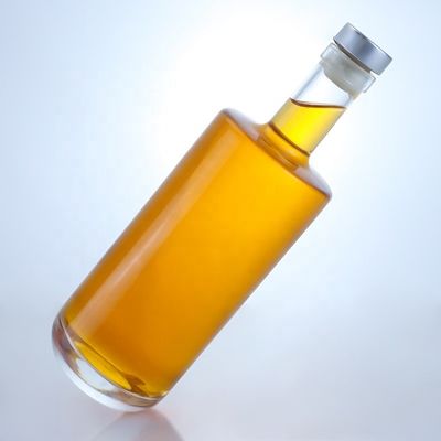 Transparent Glass Spirit Bottle with Cork for Whisky Vodka Tequila Gin Rum 500ml/700ml