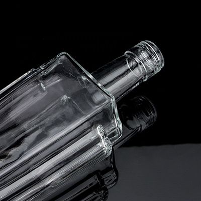 500ml 700ml 750ml Flint Glass Bottle for Champagne Gin Rum Transparent and Embossed