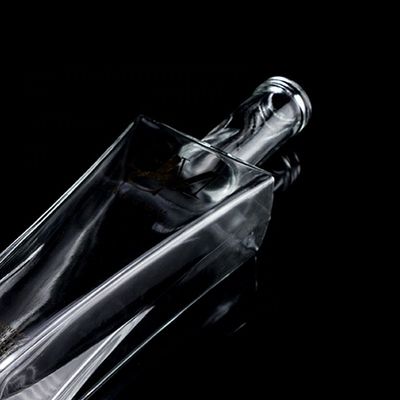 Unique 750ml Square Shoulder Super Flint Glass Bottle With Cork for Rum Vodka Whisky