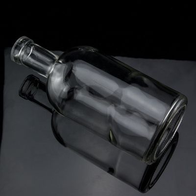 Base Material Glass Liquor Bottle 500ml 700ml 750ml with Cork Seal and Round Shape